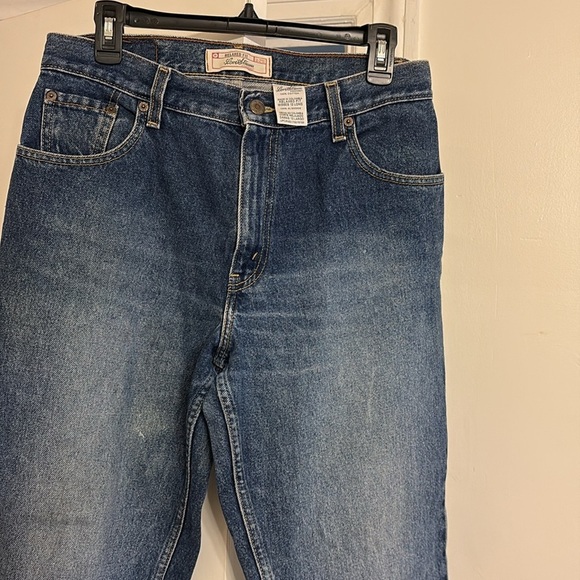 Levi's Relaxed Fit Misses Blue Jeans. Size 12 long. - Picture 2 of 6